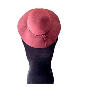 Stylish Wine-Coloured Wool Hat *Excellent Condition*